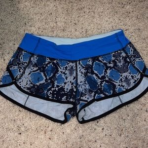 Lululemon Speed Up 2.5” Size 6 Blue/Black/White/Grey Shorts.